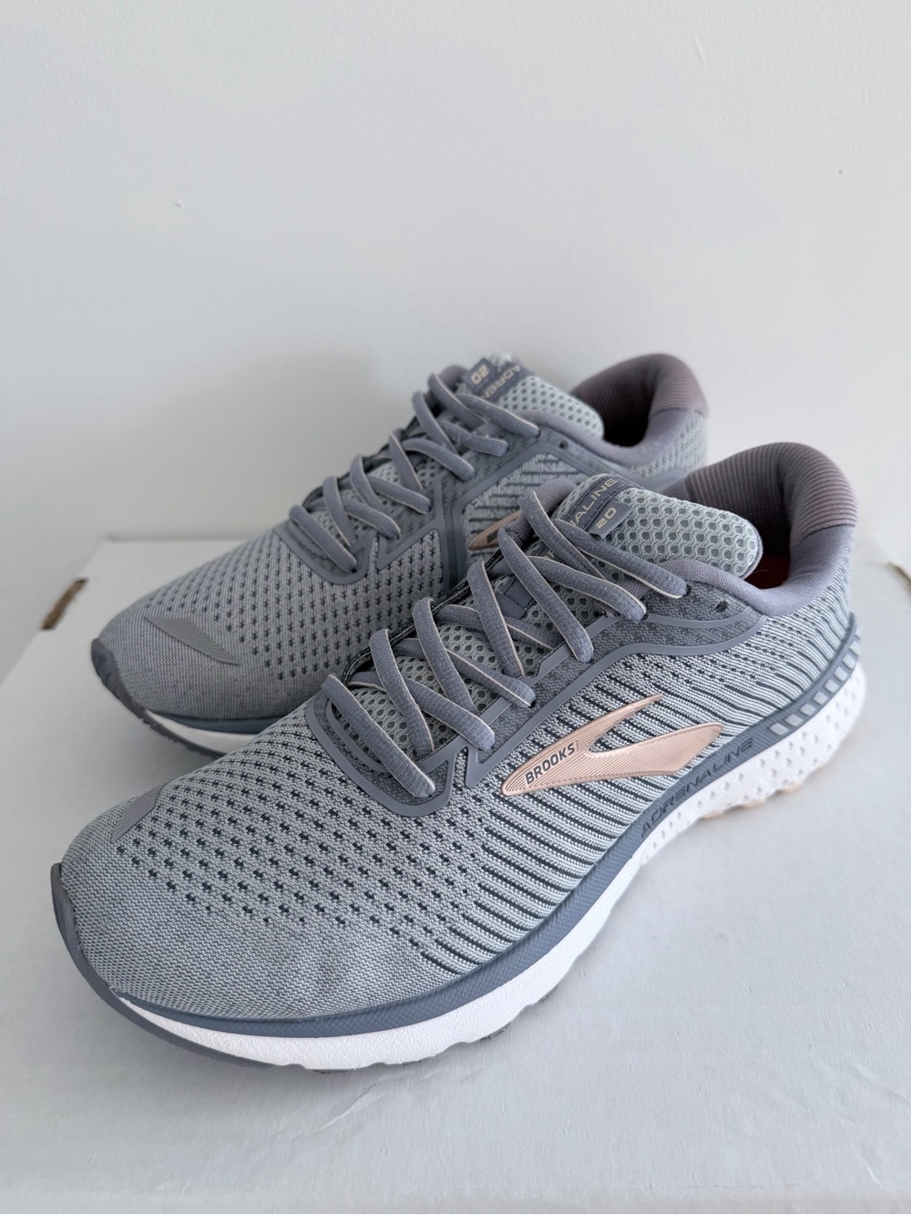 Brooks Womens Adrenaline GTS 20 Grey/Rose Gold (Size: 9-B) Good Used Condition